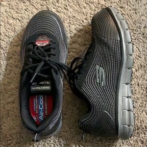 Skechers women’s steel toe shoes